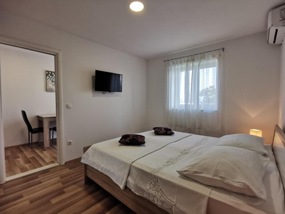 Apartmani Peco Duce Luaran gambar